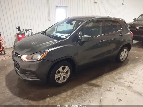 3GNCJKSB8KL383333 2019 CHEVROLET TRAX - Image 2