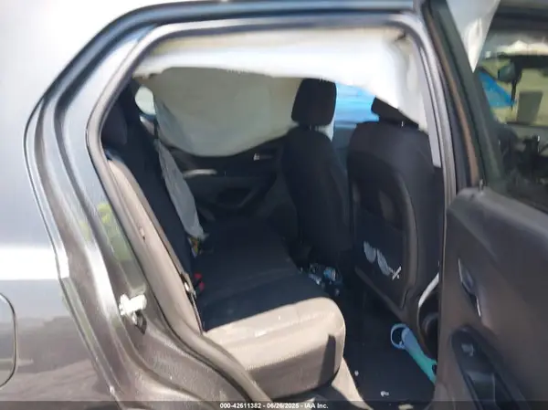 3GNCJKSB8KL385857 2019 CHEVROLET TRAX - Image 8