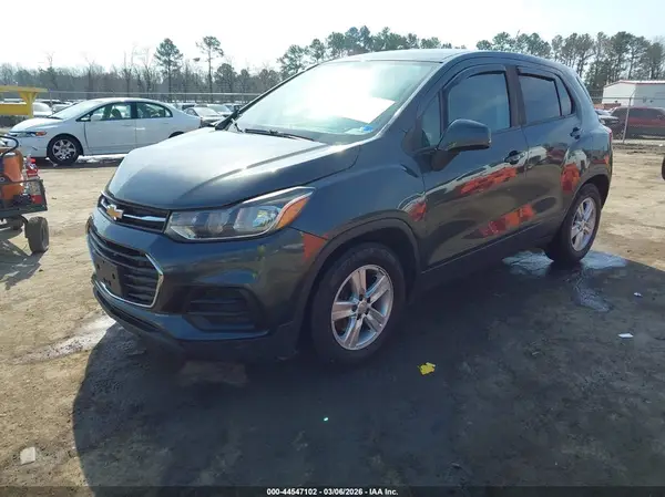 3GNCJKSB8KL386068 2019 CHEVROLET TRAX - Image 2