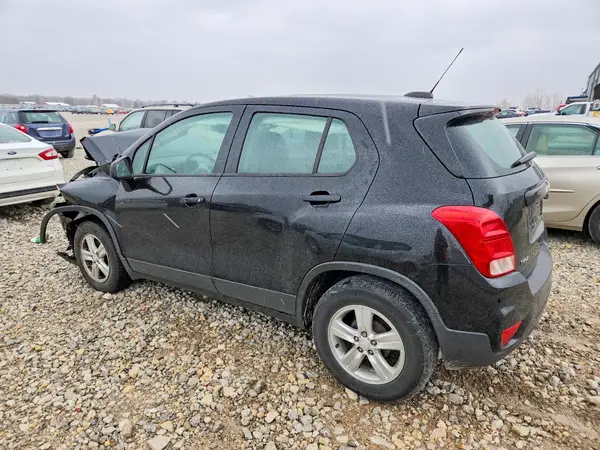 3GNCJKSB8KL391108 2019 CHEVROLET TRAX - Image 2