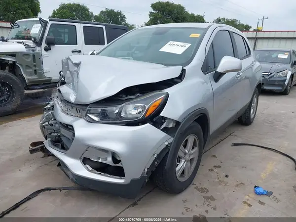 3GNCJKSB8KL400857 2019 CHEVROLET TRAX - Image 2