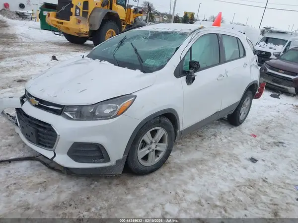 3GNCJKSB8LL113729 2020 CHEVROLET TRAX - Image 2