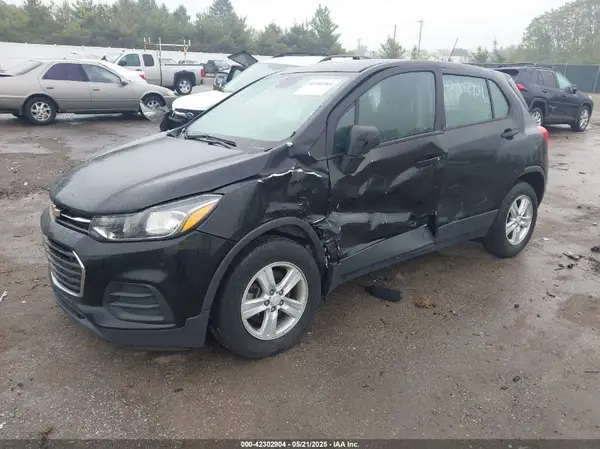 3GNCJKSB8LL125797 2020 CHEVROLET TRAX - Image 2