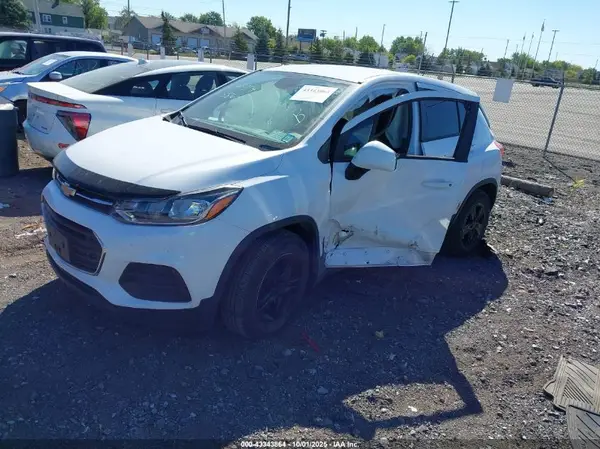 3GNCJKSB8LL132328 2020 CHEVROLET TRAX - Image 2