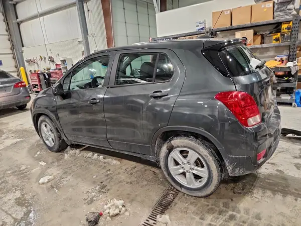 3GNCJKSB8LL136993 2020 CHEVROLET TRAX - Image 2