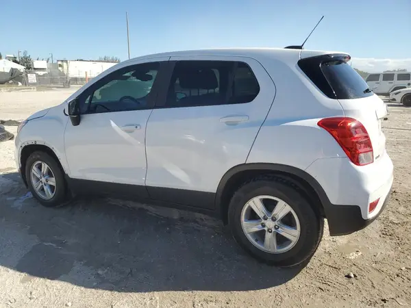 3GNCJKSB8LL142843 2020 CHEVROLET TRAX - Image 2