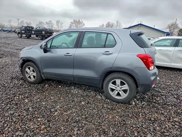 3GNCJKSB8LL146455 2020 CHEVROLET TRAX - Image 2