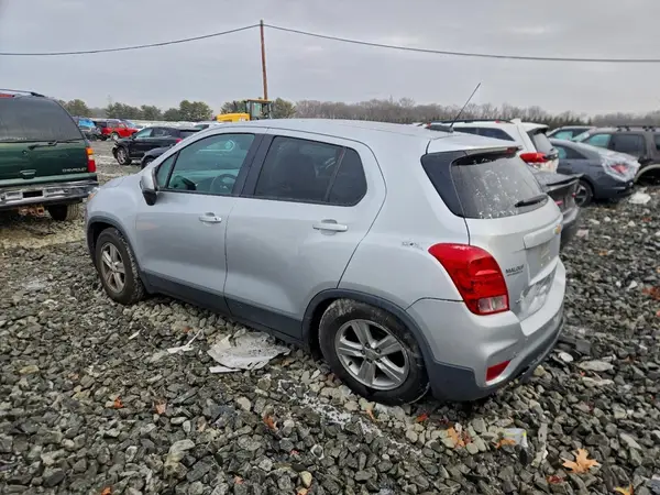 3GNCJKSB8LL149226 2020 CHEVROLET TRAX - Image 2