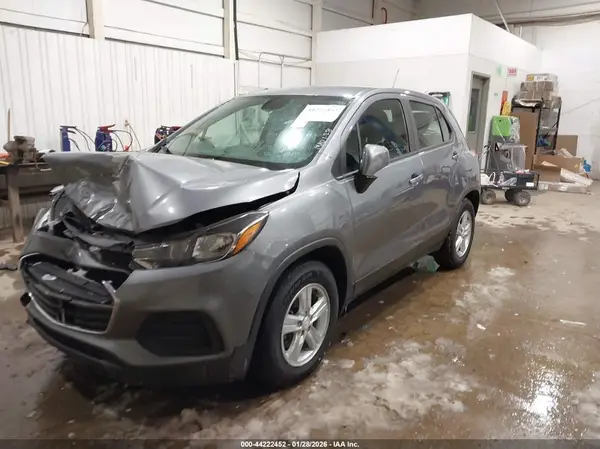 3GNCJKSB8LL153874 2020 CHEVROLET TRAX - Image 2