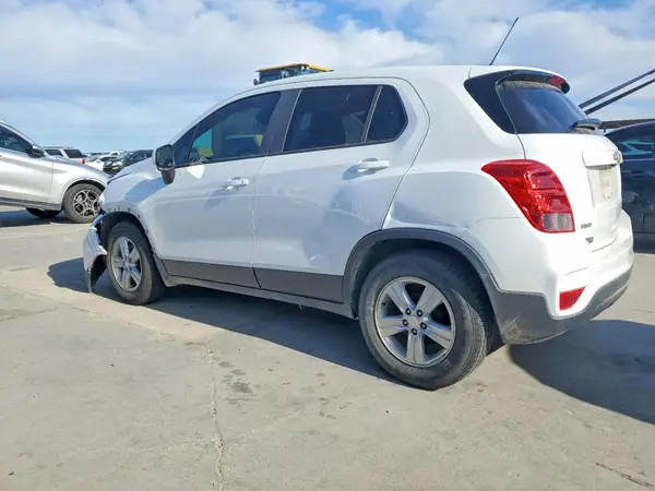 3GNCJKSB8LL165023 2020 CHEVROLET TRAX - Image 2