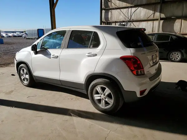 3GNCJKSB8LL172392 2020 CHEVROLET TRAX - Image 2