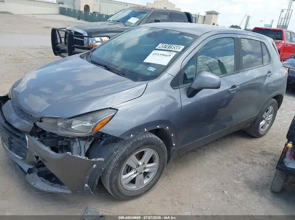 3GNCJKSB8LL176135 2020 CHEVROLET TRAX - Image 2