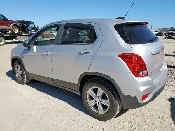3GNCJKSB8LL177074 2020 CHEVROLET TRAX - Image 2