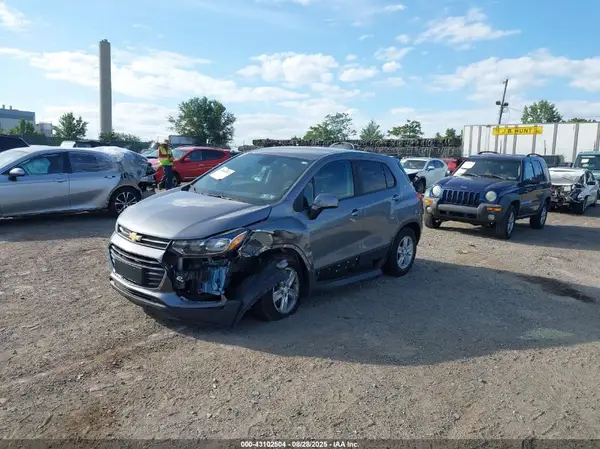 3GNCJKSB8LL179360 2020 CHEVROLET TRAX - Image 2