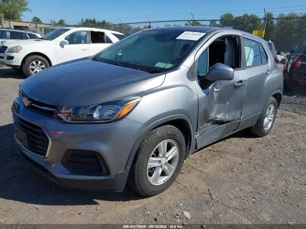 3GNCJKSB8LL197065 2020 CHEVROLET TRAX - Image 2