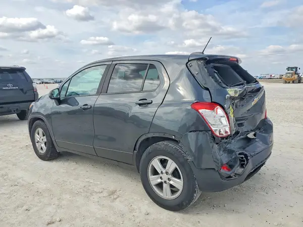 3GNCJKSB8LL217606 2020 CHEVROLET TRAX - Image 2