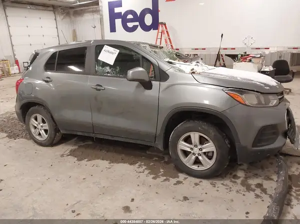 3GNCJKSB8LL217654 2020 CHEVROLET TRAX - Image 1