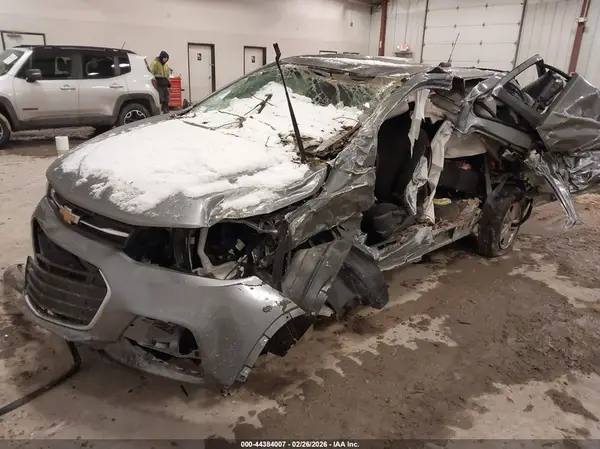 3GNCJKSB8LL217654 2020 CHEVROLET TRAX - Image 2