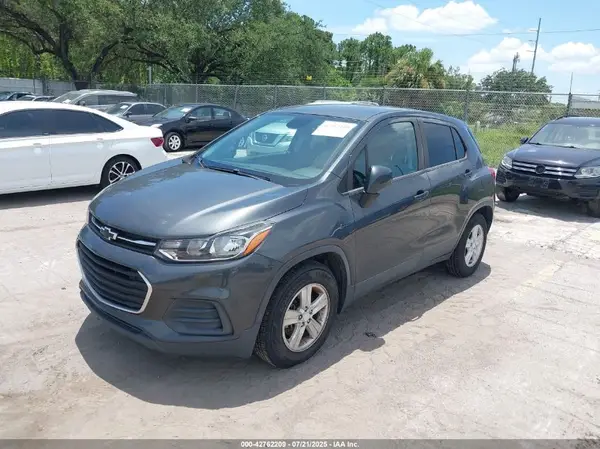 3GNCJKSB8LL223471 2020 CHEVROLET TRAX - Image 2