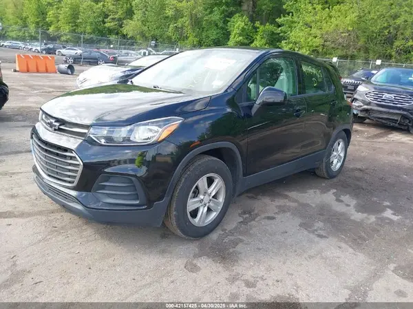 3GNCJKSB8LL226077 2020 CHEVROLET TRAX - Image 2