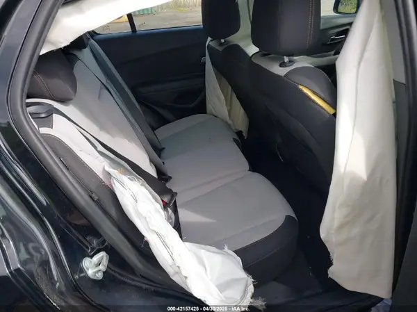 3GNCJKSB8LL226077 2020 CHEVROLET TRAX - Image 8