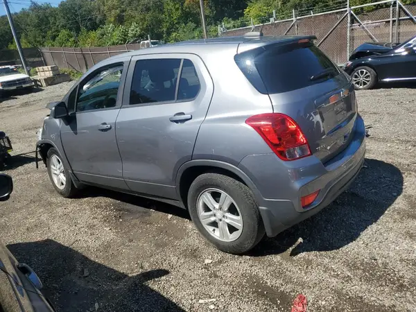 3GNCJKSB8LL240335 2020 CHEVROLET TRAX - Image 2
