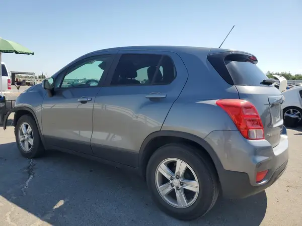 3GNCJKSB8LL271973 2020 CHEVROLET TRAX - Image 2