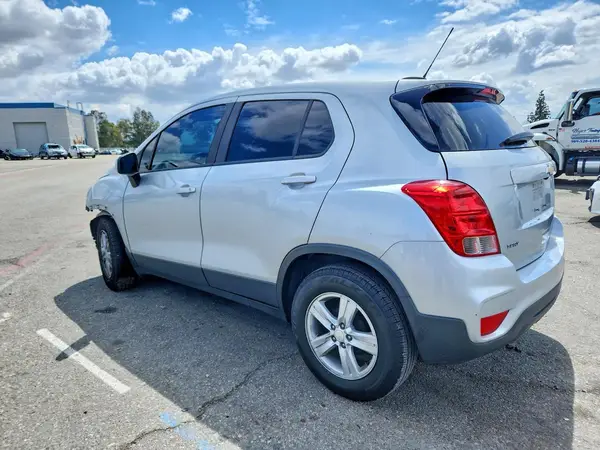 3GNCJKSB8LL299336 2020 CHEVROLET TRAX - Image 2