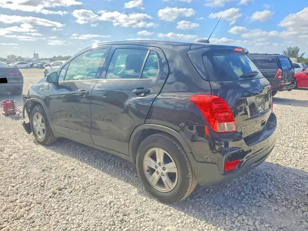 3GNCJKSB8LL312697 2020 CHEVROLET TRAX - Image 2