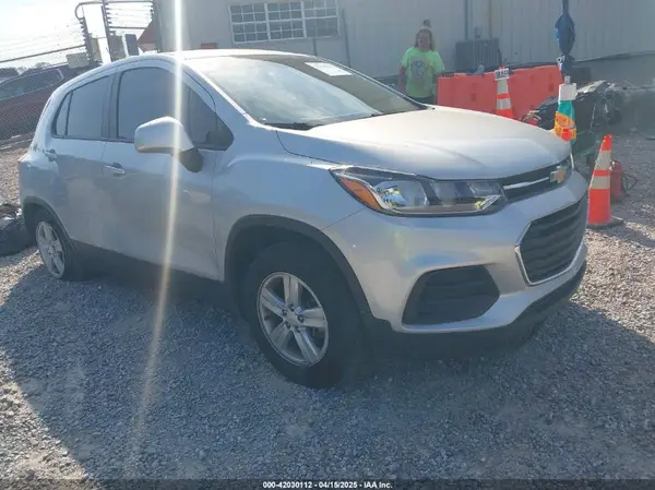 3GNCJKSB8LL313882 2020 CHEVROLET TRAX - Image 1