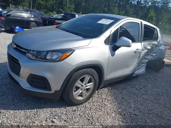 3GNCJKSB8LL313882 2020 CHEVROLET TRAX - Image 2