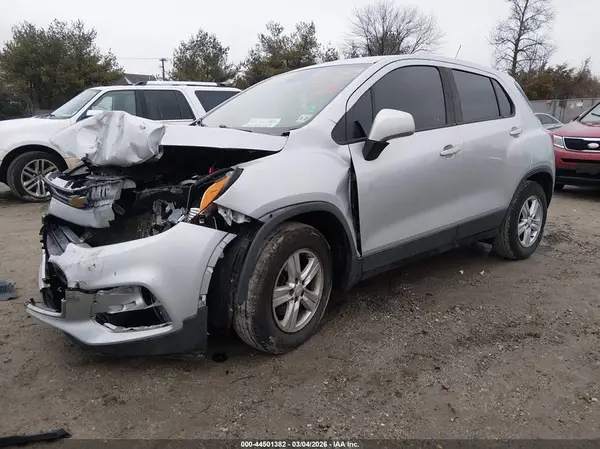 3GNCJKSB8LL318712 2020 CHEVROLET TRAX - Image 2