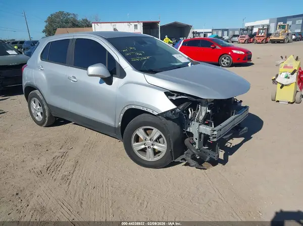3GNCJKSB8LL319701 2020 CHEVROLET TRAX - Image 1