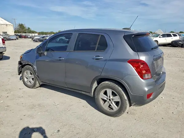 3GNCJKSB8LL332061 2020 CHEVROLET TRAX - Image 2