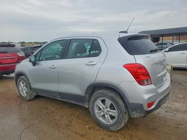 3GNCJKSB8LL341875 2020 CHEVROLET TRAX - Image 2