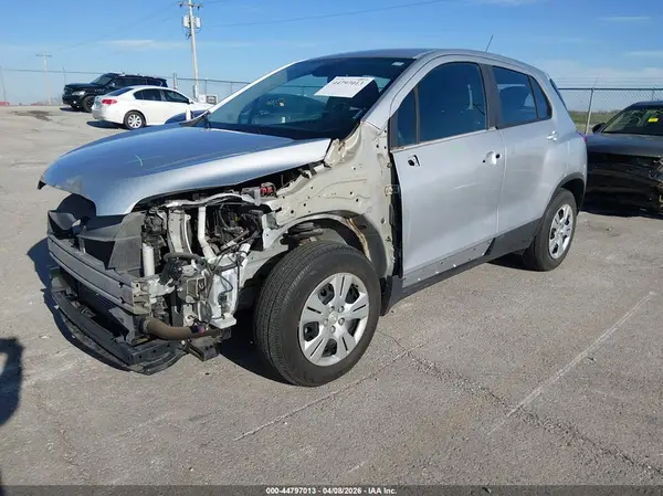 3GNCJKSB9GL260213 2016 CHEVROLET TRAX - Image 2