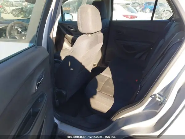 3GNCJKSB9GL262155 2016 CHEVROLET TRAX - Image 8