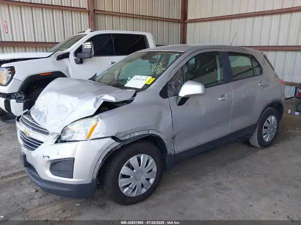 3GNCJKSB9GL268327 2016 CHEVROLET TRAX - Image 2