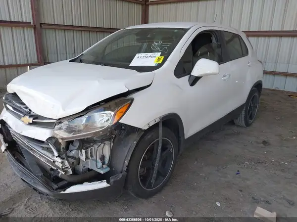 3GNCJKSB9HL141093 2017 CHEVROLET TRAX - Image 2