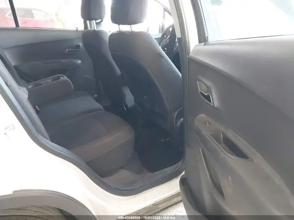 3GNCJKSB9HL141093 2017 CHEVROLET TRAX - Image 8