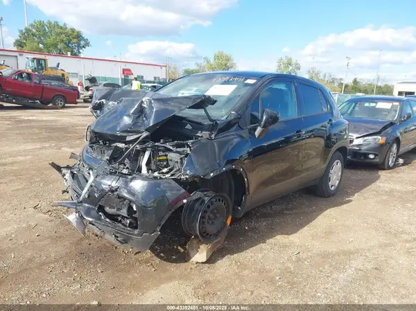 3GNCJKSB9HL145905 2017 CHEVROLET TRAX - Image 2