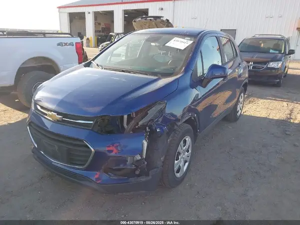 3GNCJKSB9HL156872 2017 CHEVROLET TRAX - Image 2
