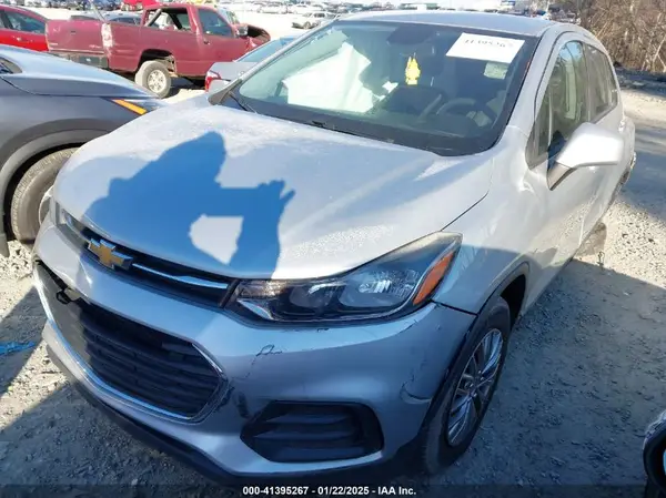 3GNCJKSB9HL227438 2017 CHEVROLET TRAX - Image 2