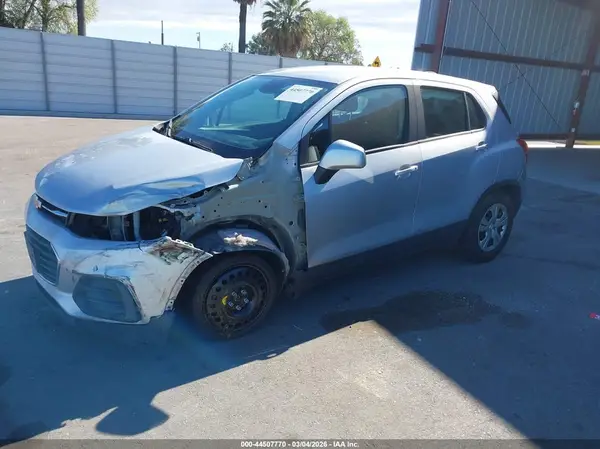 3GNCJKSB9HL239783 2017 CHEVROLET TRAX - Image 2
