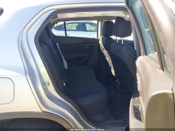 3GNCJKSB9HL239783 2017 CHEVROLET TRAX - Image 8