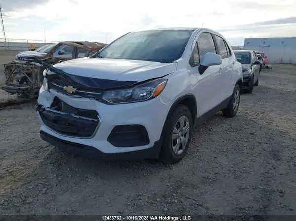 3GNCJKSB9HL265655 2017 CHEVROLET TRAX - Image 2