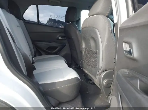 3GNCJKSB9HL265655 2017 CHEVROLET TRAX - Image 8