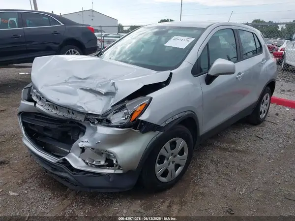 3GNCJKSB9HL267017 2017 CHEVROLET TRAX - Image 2