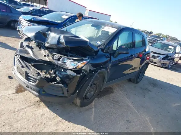 3GNCJKSB9HL267115 2017 CHEVROLET TRAX - Image 2