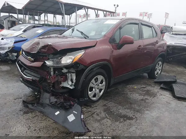 3GNCJKSB9HL273660 2017 CHEVROLET TRAX - Image 2